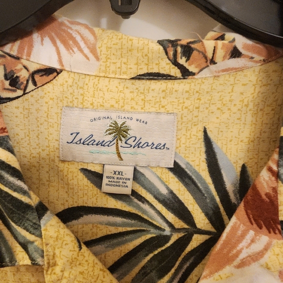 Island Shores Hawaiian shirt - Picture 3 of 3